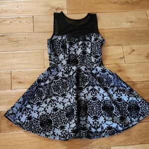 Elegant Black and Gray Patterned Dress